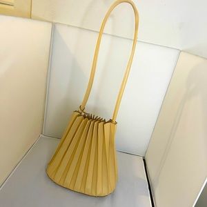 Dandelion yellow arm bag